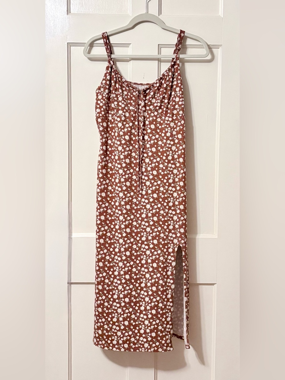 Hollister Floral Tie-Front Slip Dress in Rust with White Daisies
